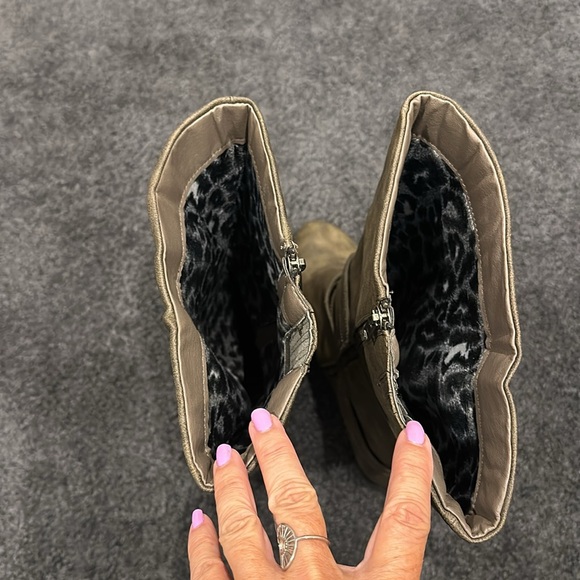 NWOT! Heeled Zipper Boots - Picture 5 of 6